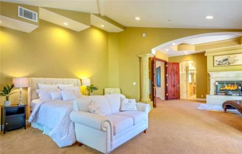 Home remodeling design of master bedroom in Los Angeles by HT Constructions 