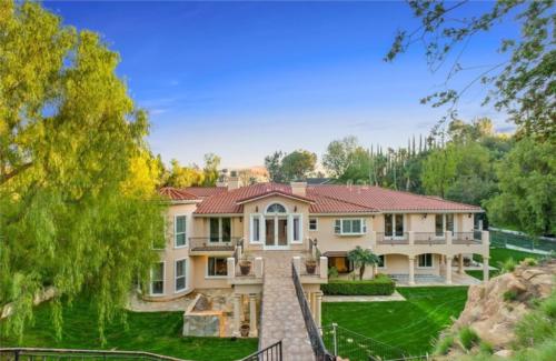 Beautiful custom built home from the backyard by HT Constructions in Chatsworth, Los Angeles, CA